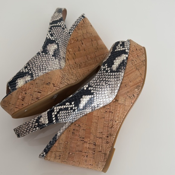 Stuart Weitzman Snake Print Slingback Wedges - Picture 10 of 13